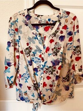 Black Rainn Cream Floral Tie-Hem Blouse with Red & Blue Flowers